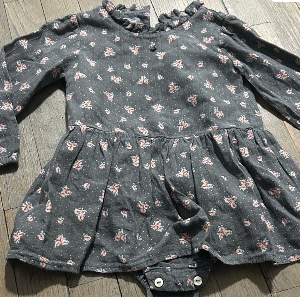 Tocoto vintage grey Floral romper Dress 2t